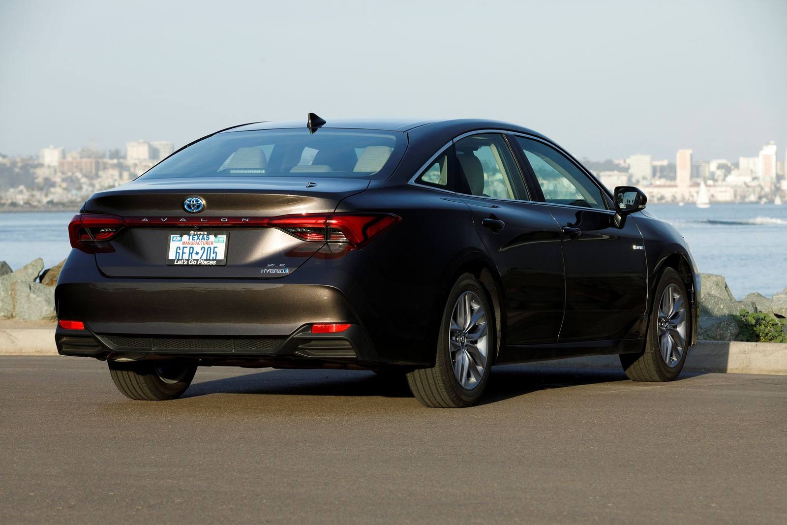 Hybrid XLE (XX50)