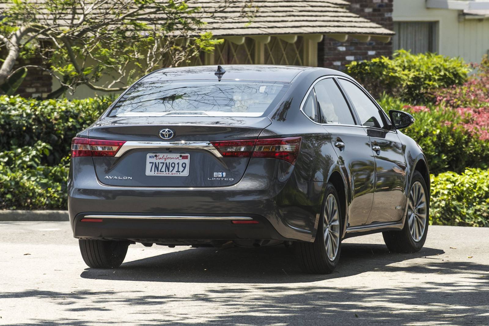 Hybrid XLE Premium