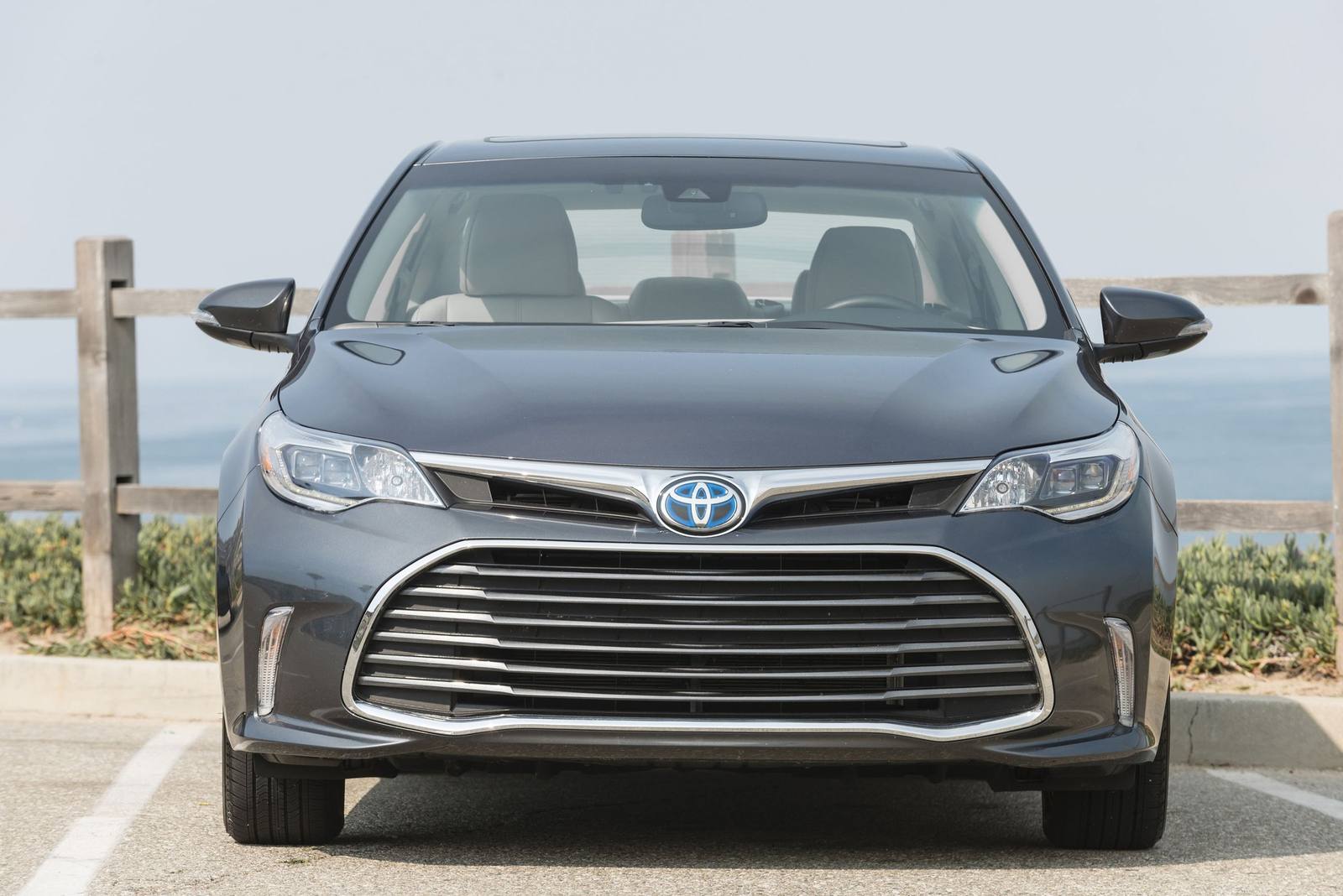 Hybrid XLE Premium