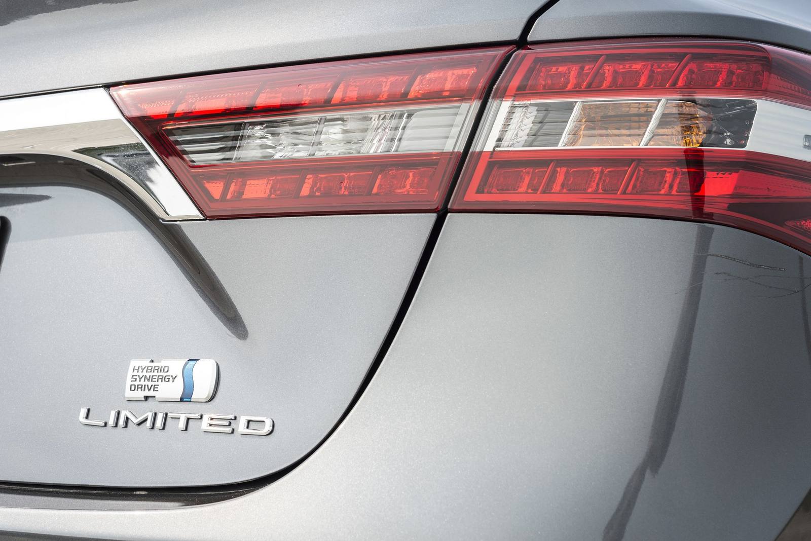 Hybrid XLE Premium