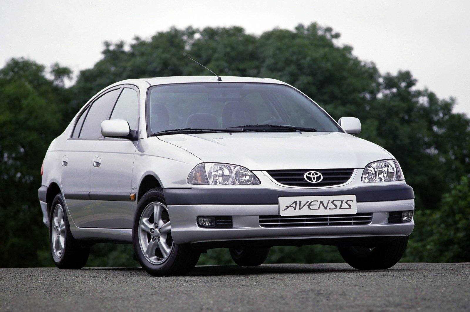 T220 2.0 D-4D Sedan