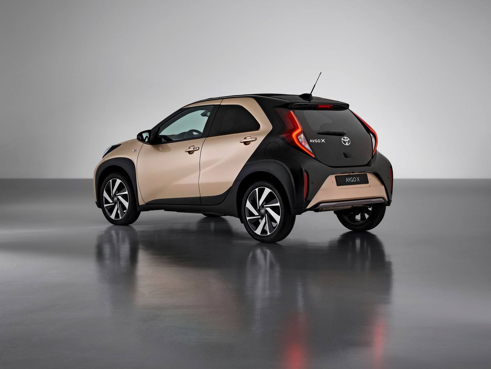 Aygo X 1.0 VVT-i (AB40)