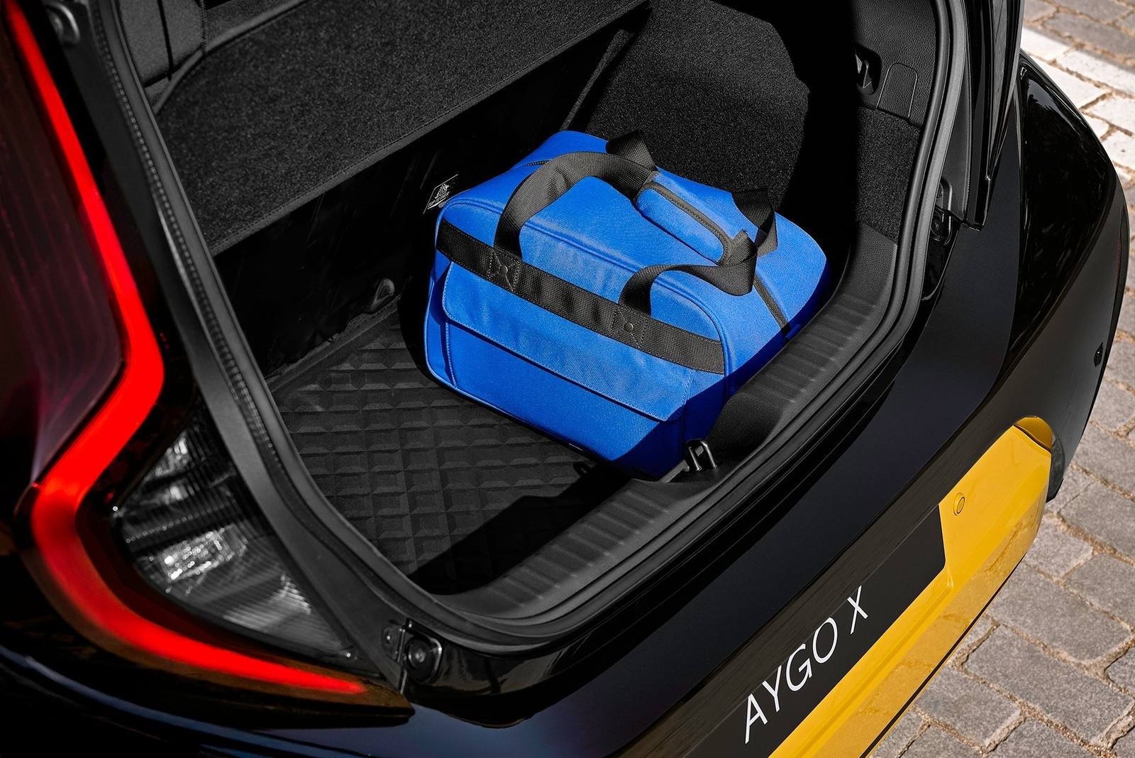 Aygo X Hybrid 115 (AB40)
