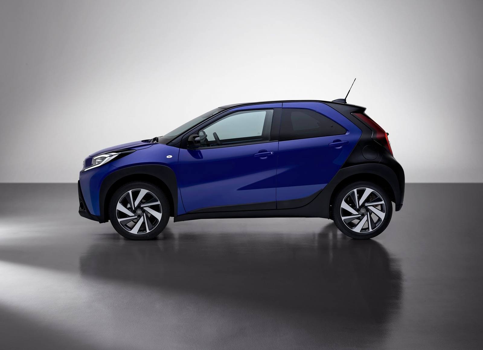 Aygo X 1.0 VVT-i (AB40)