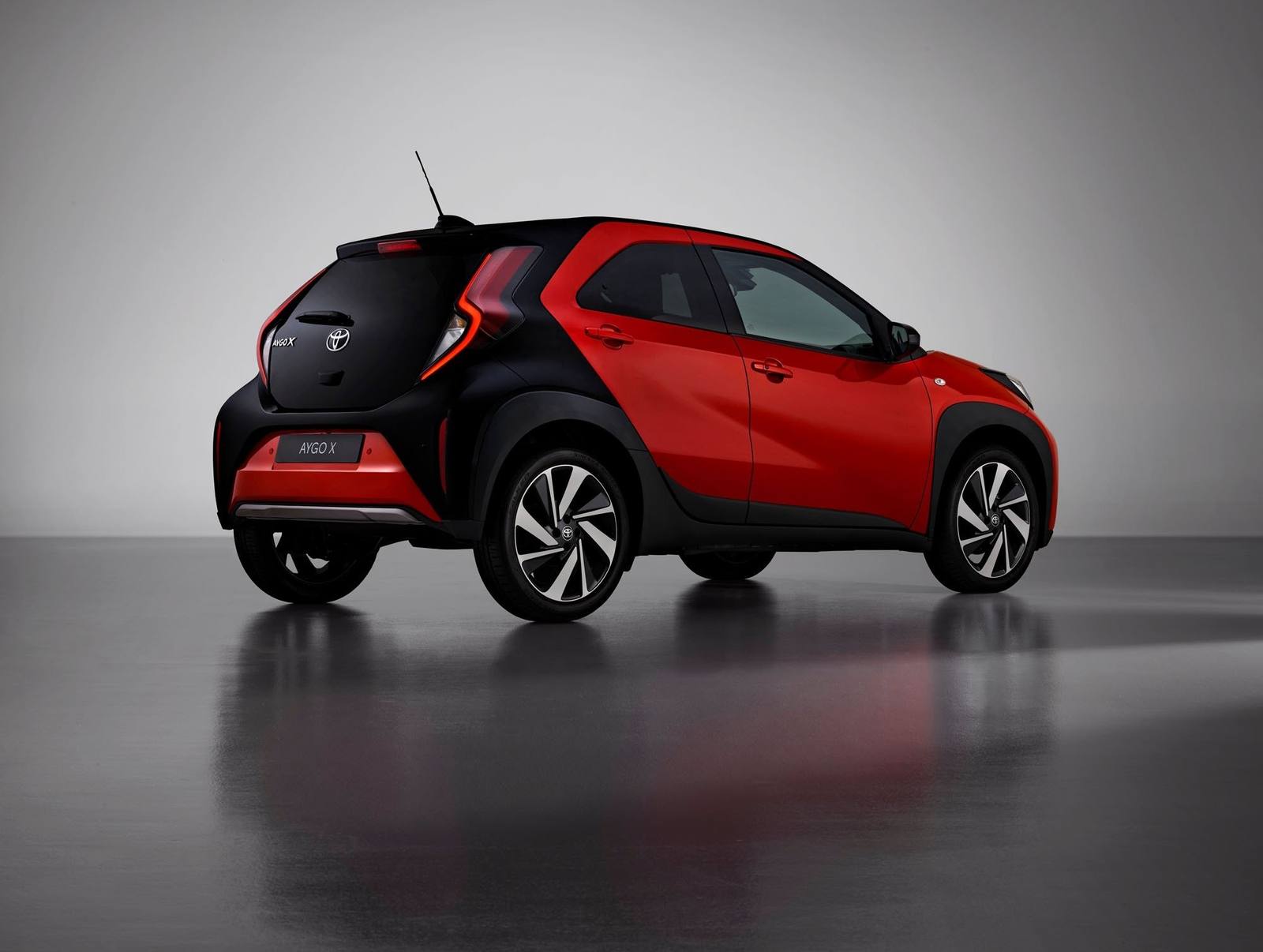 Aygo X 1.0 VVT-i (AB40)