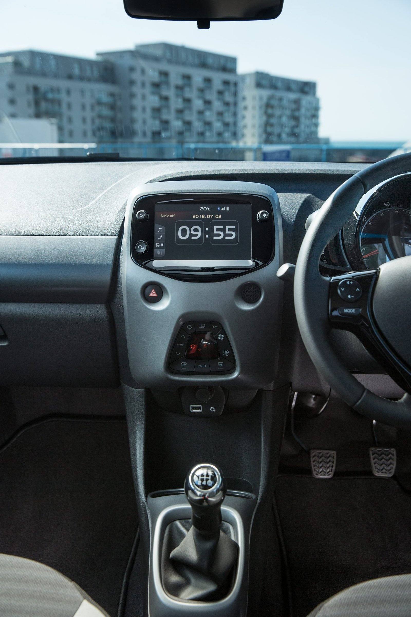 AB40 1.0 VVT-i (1KR-B52, 72 PS) 3-door