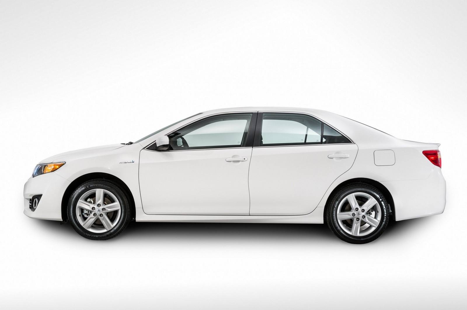 Hybrid LE/XLE Sedan