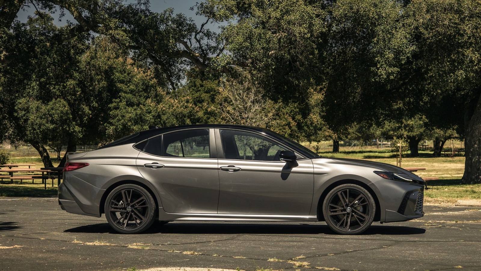 2.0 Hybrid Sedan