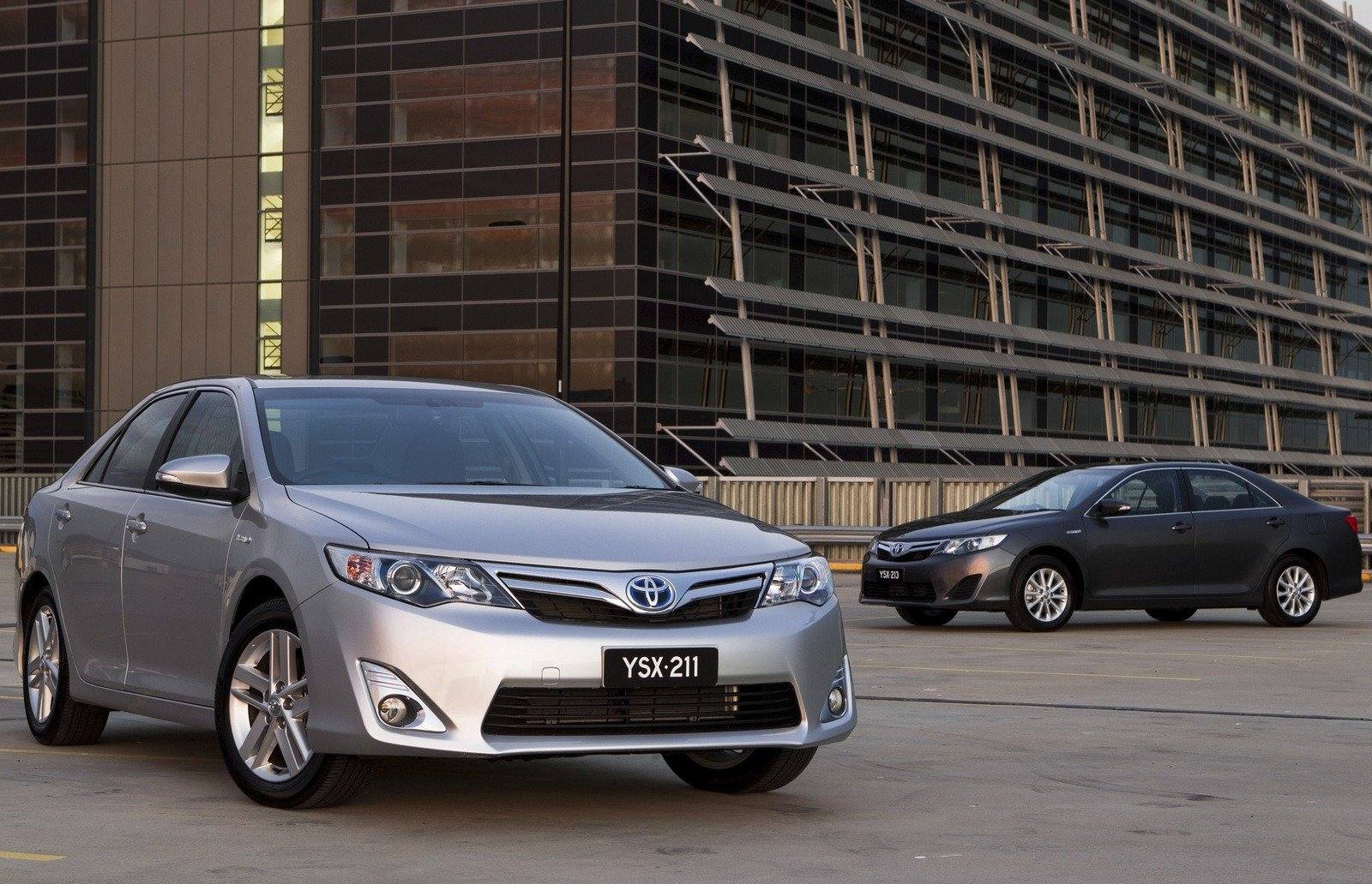 Hybrid H Sedan (2AR-FXE)