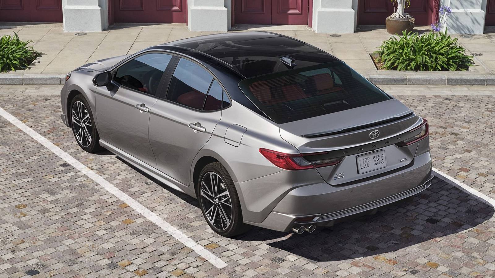 2.0 Hybrid Sedan