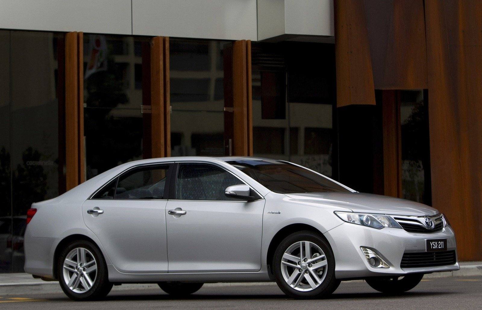 Hybrid H Sedan (2AR-FXE)