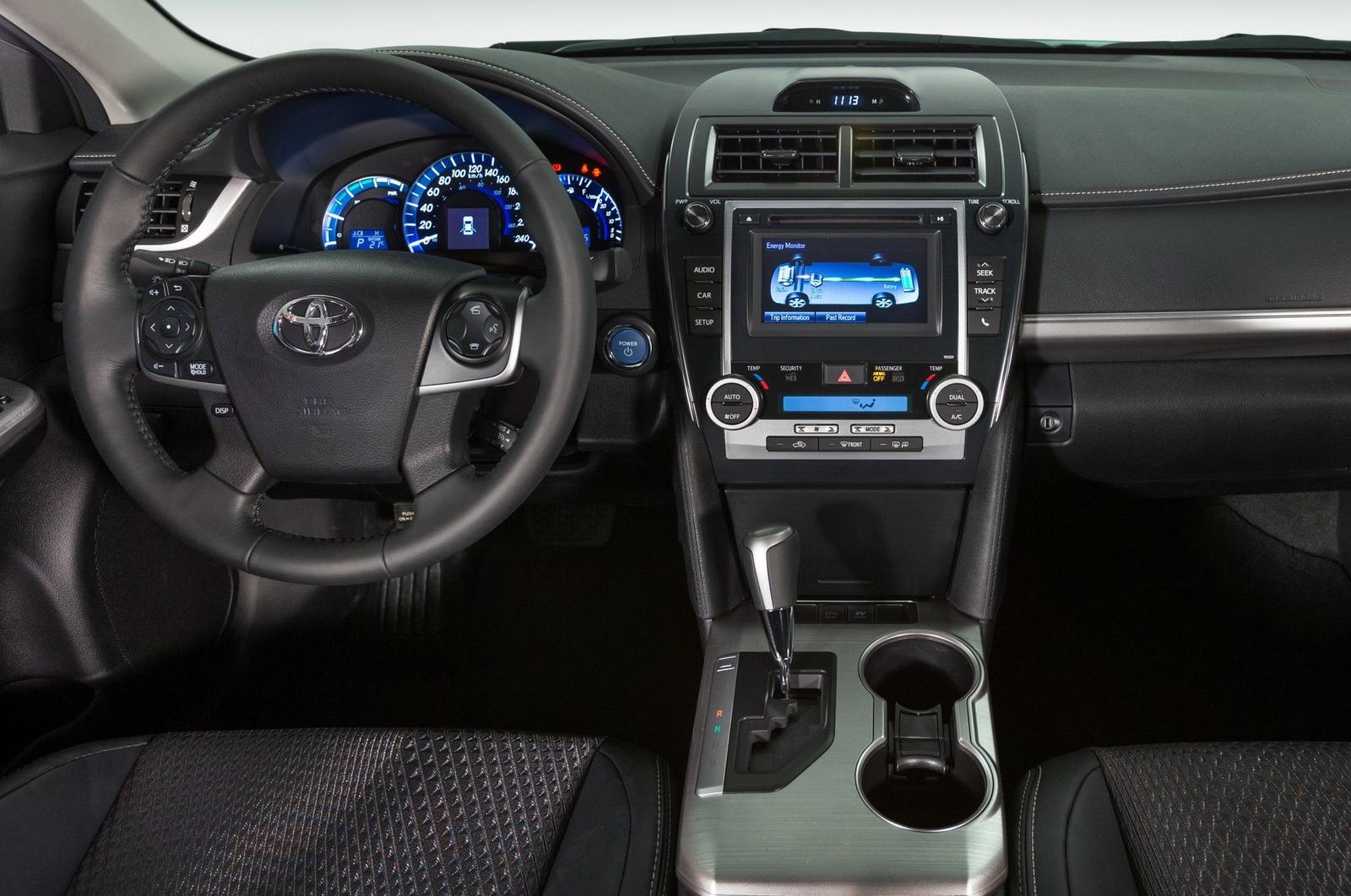 Hybrid LE/XLE Sedan