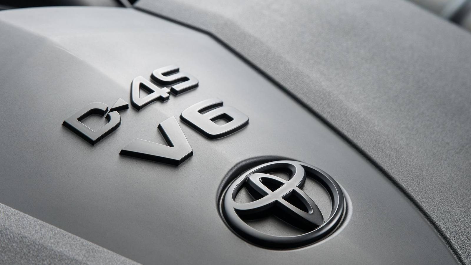 XLE V6 / XSE V6 Sedan