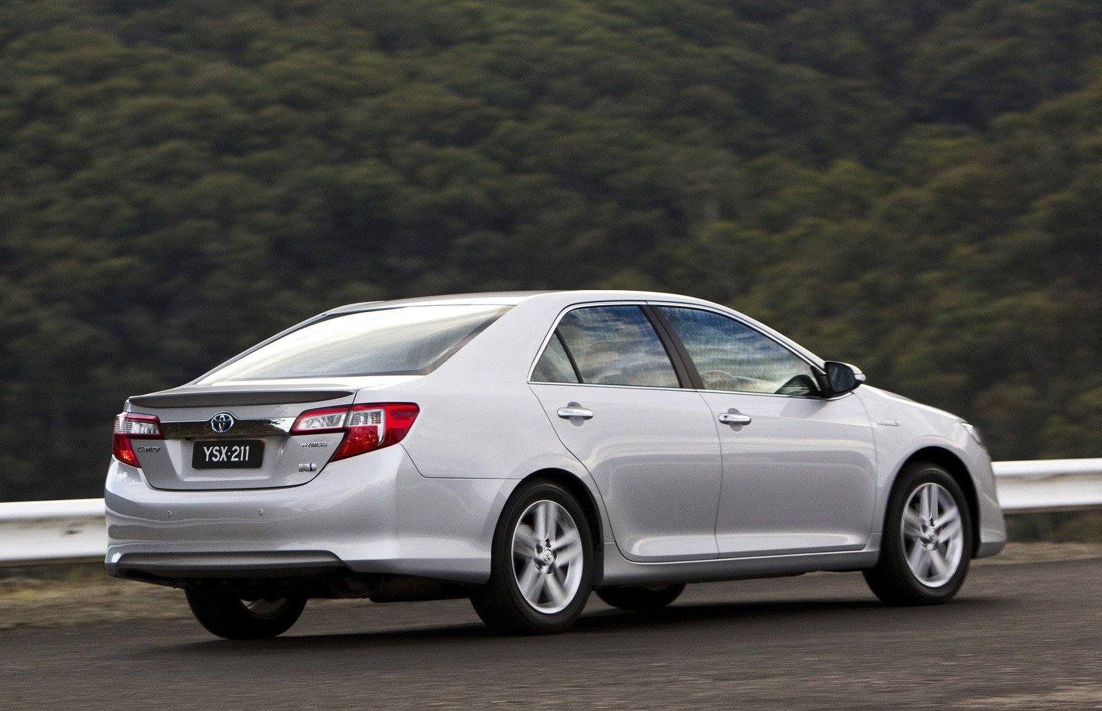 Hybrid H Sedan (2AR-FXE)