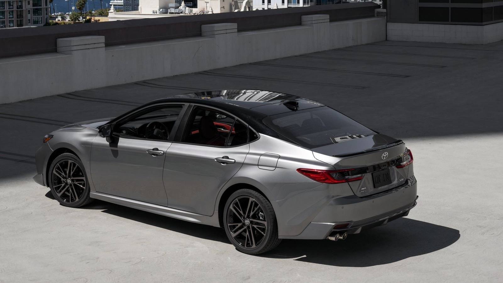 2.0 Hybrid Sedan
