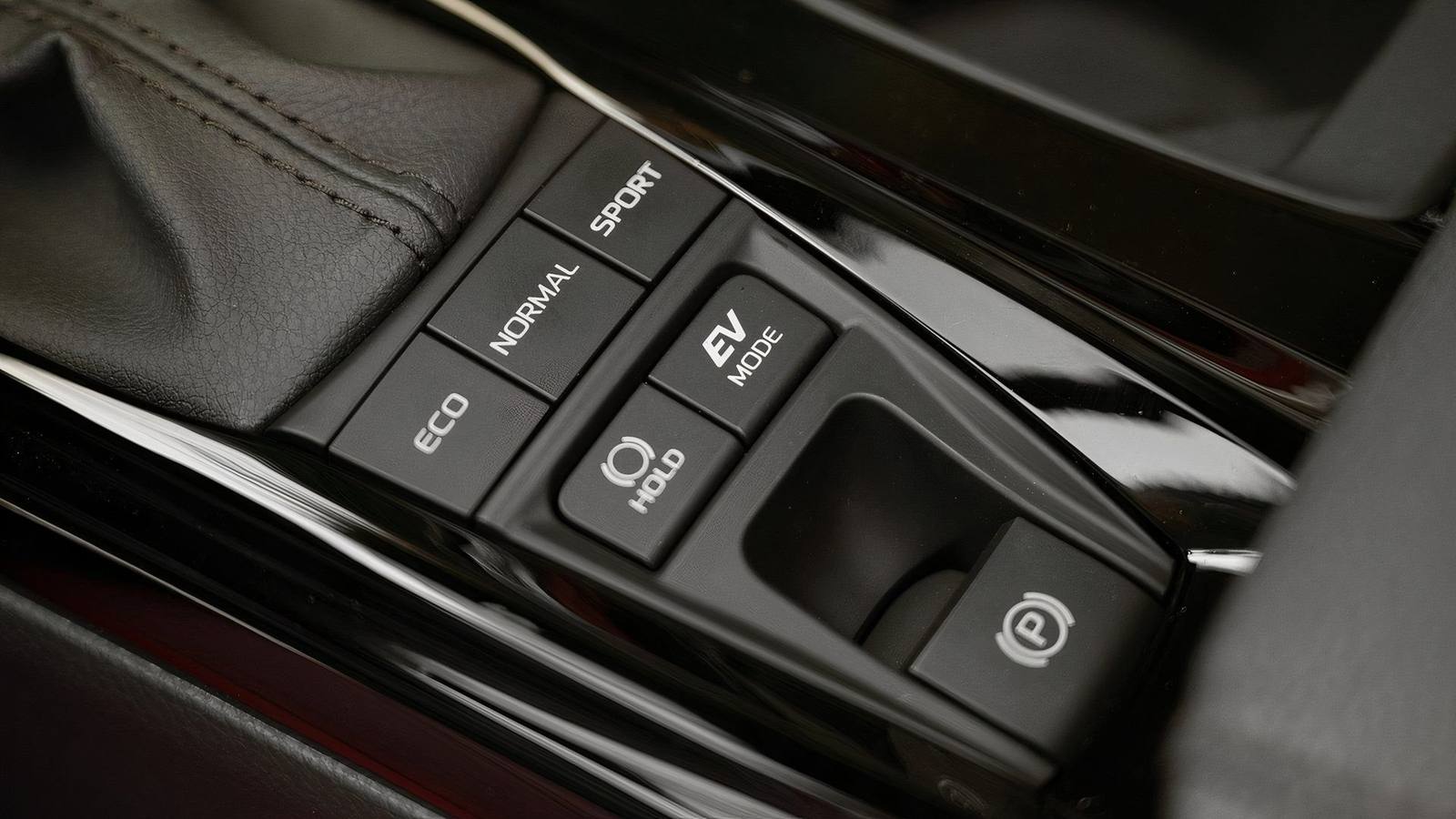 2.0 Hybrid Sedan