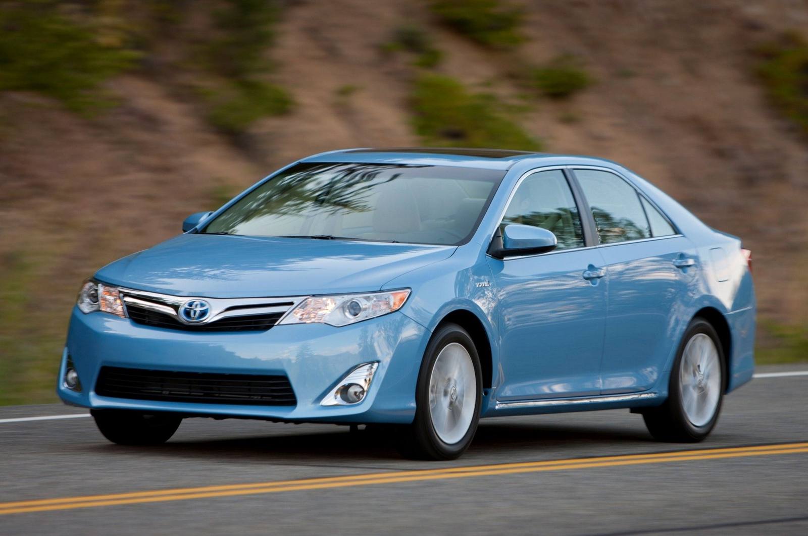 Hybrid LE/XLE Sedan