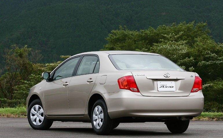 Axio 1.8 2ZR-FE 4WD CVT Sedan