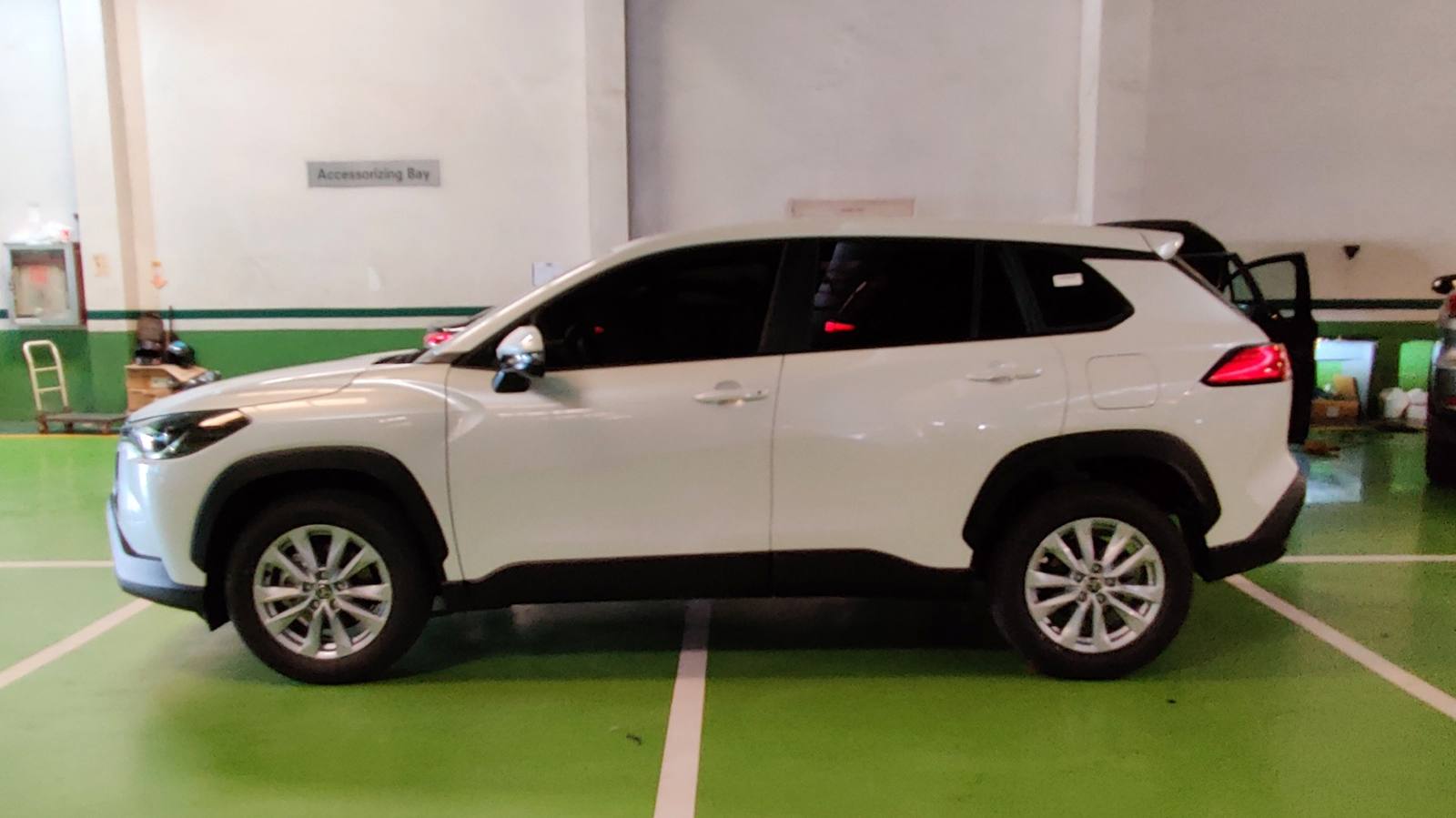 Base (2.0 Petrol)