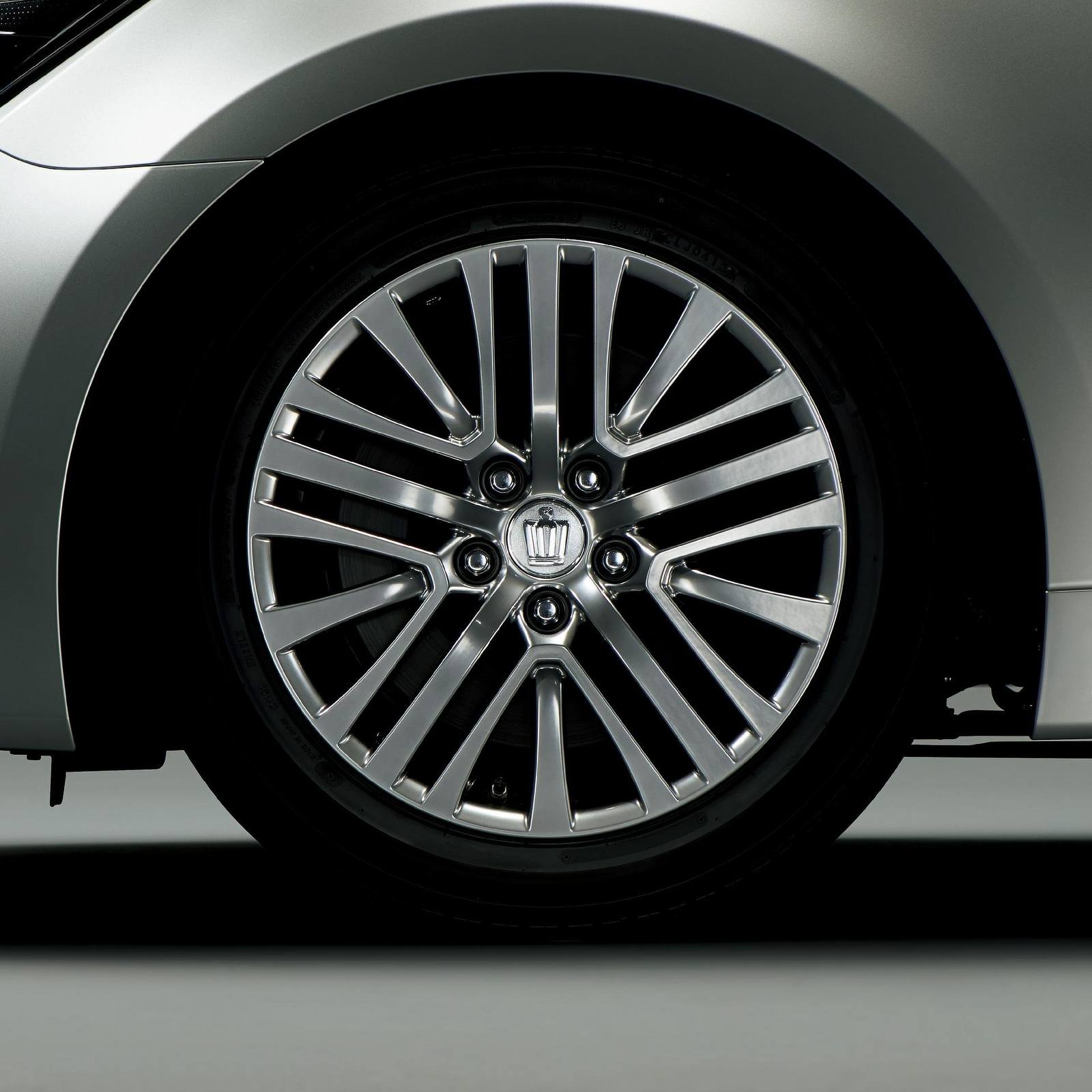 S210 2.5 Hybrid 4WD (2AR-FSE)
