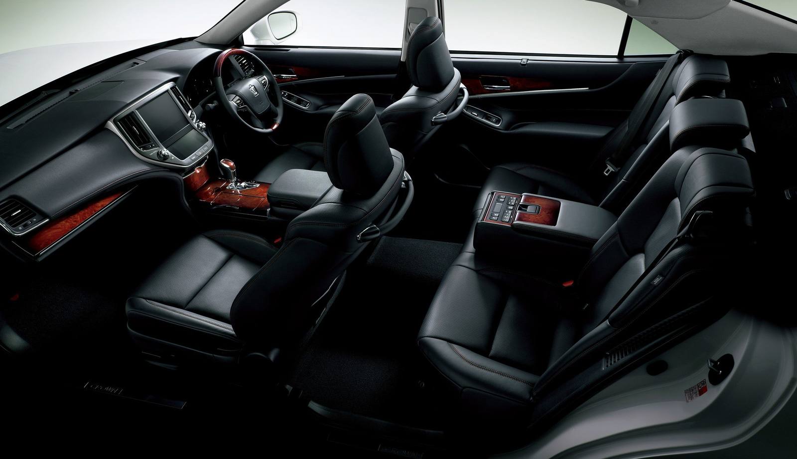 S210 2.5 Hybrid 4WD (2AR-FSE)
