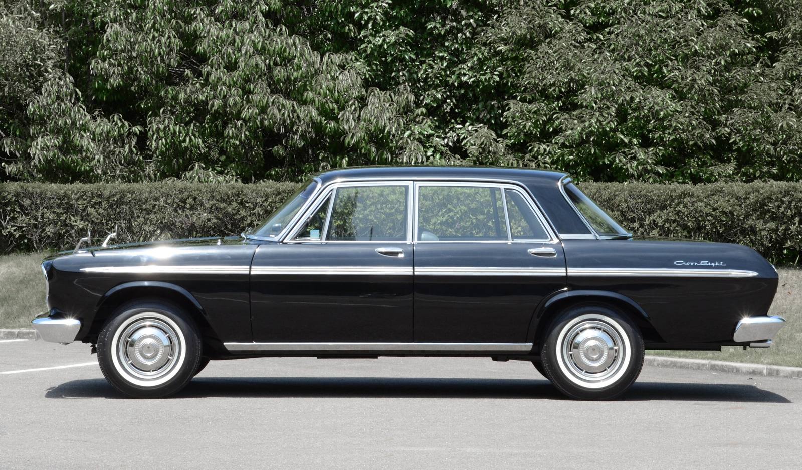 Eight 2.6 V8 Toyoglide Sedan