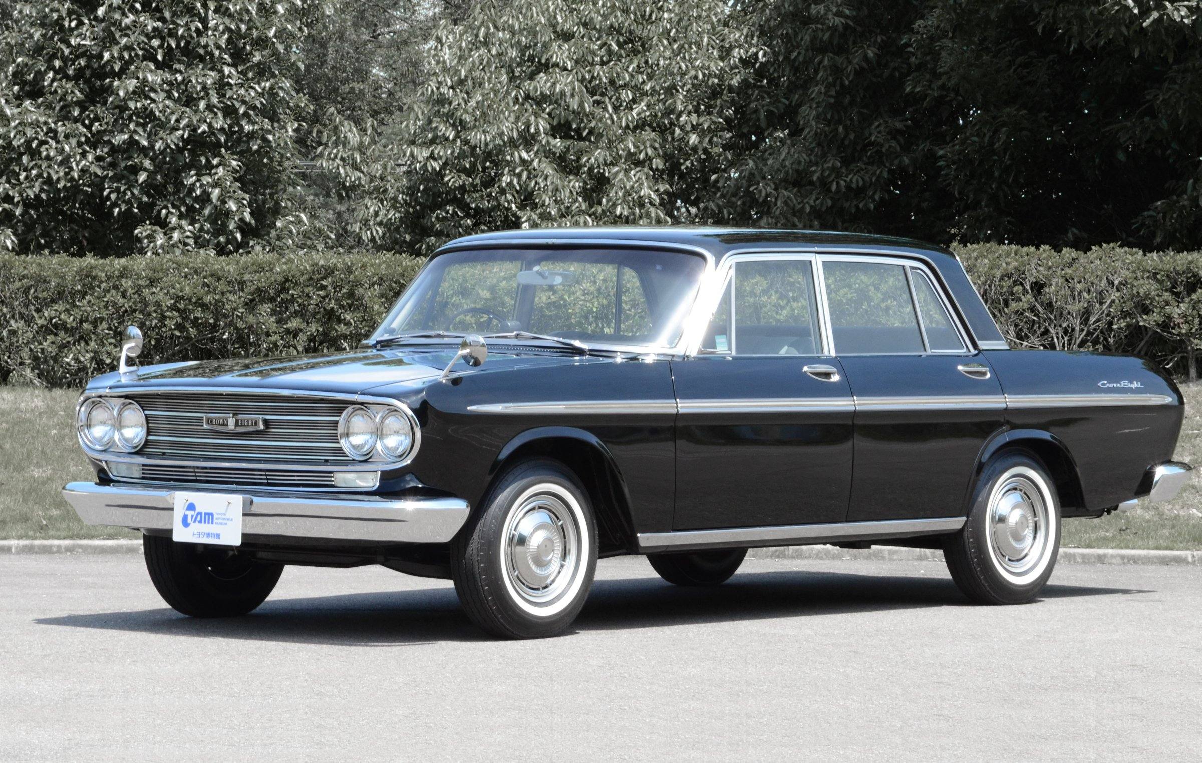 Eight 2.6 V8 Toyoglide Sedan