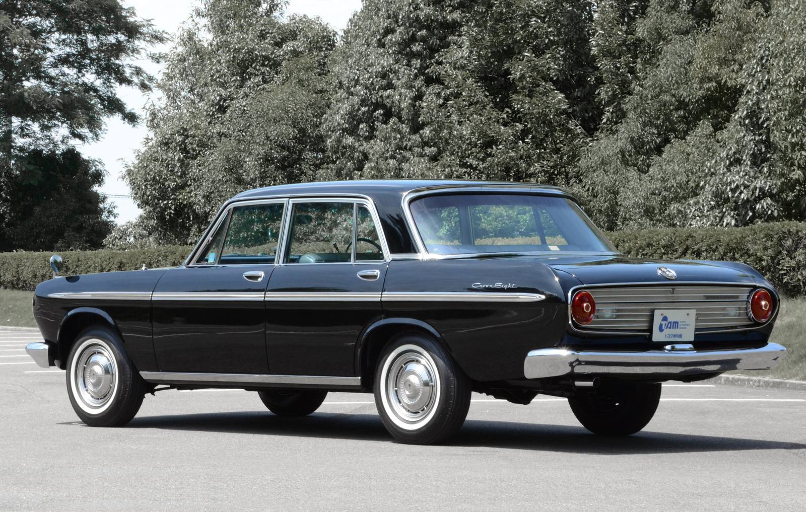 Eight 2.6 V8 Toyoglide Sedan