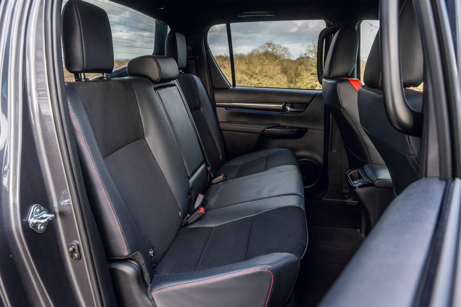 AN120 2.8 GR Sport 48V Mild Hybrid