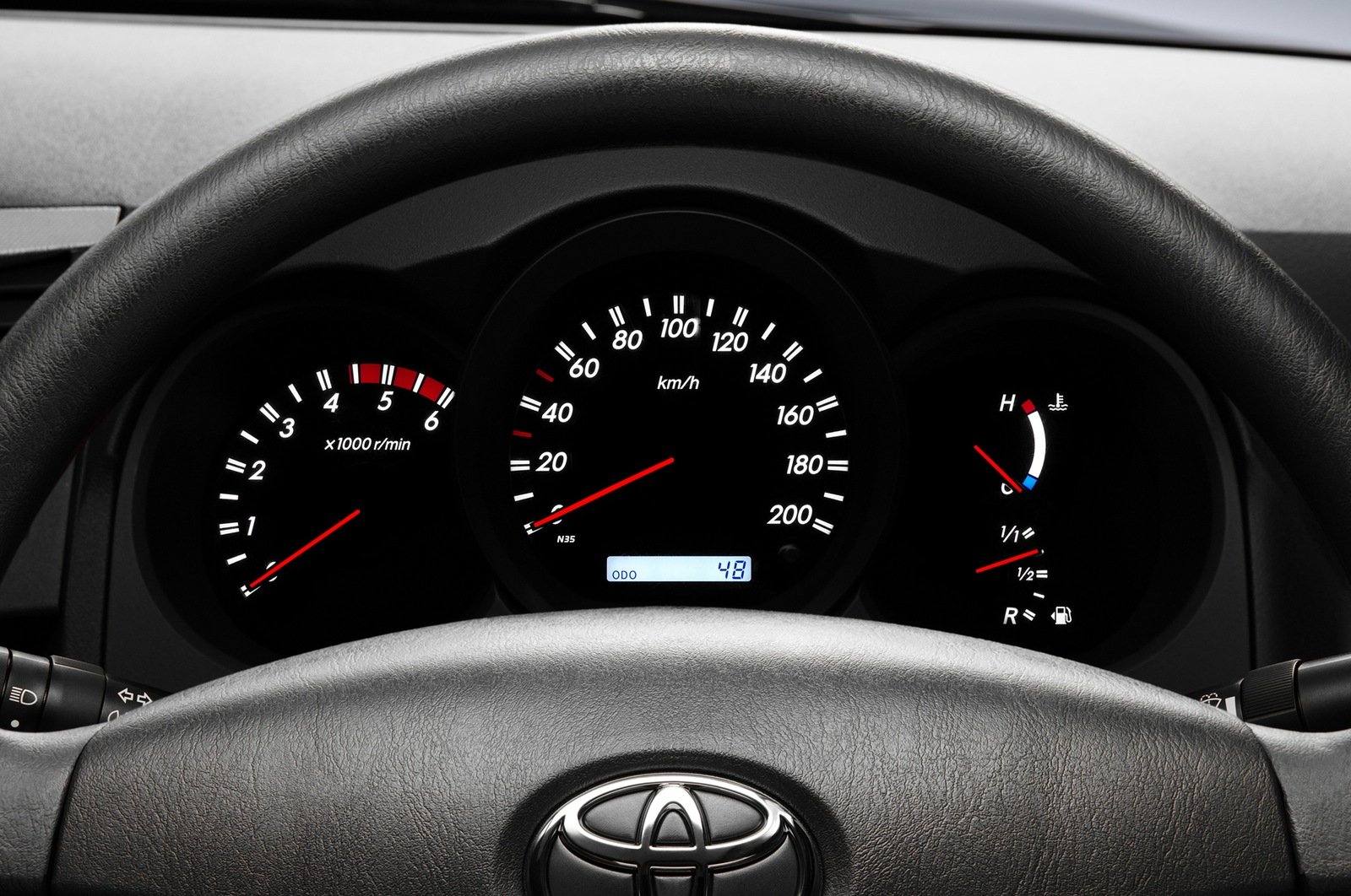Hilux 2.4 (2L-T, AN10)
