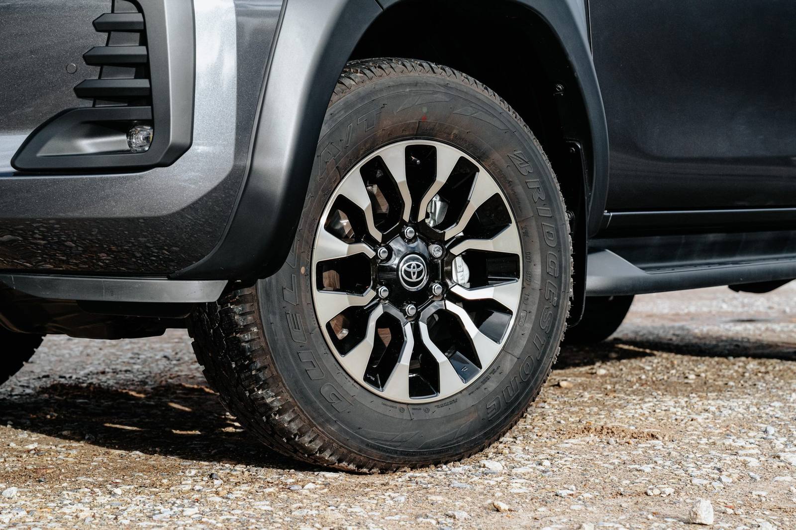 AN120 2.8 GR Sport 48V Mild Hybrid
