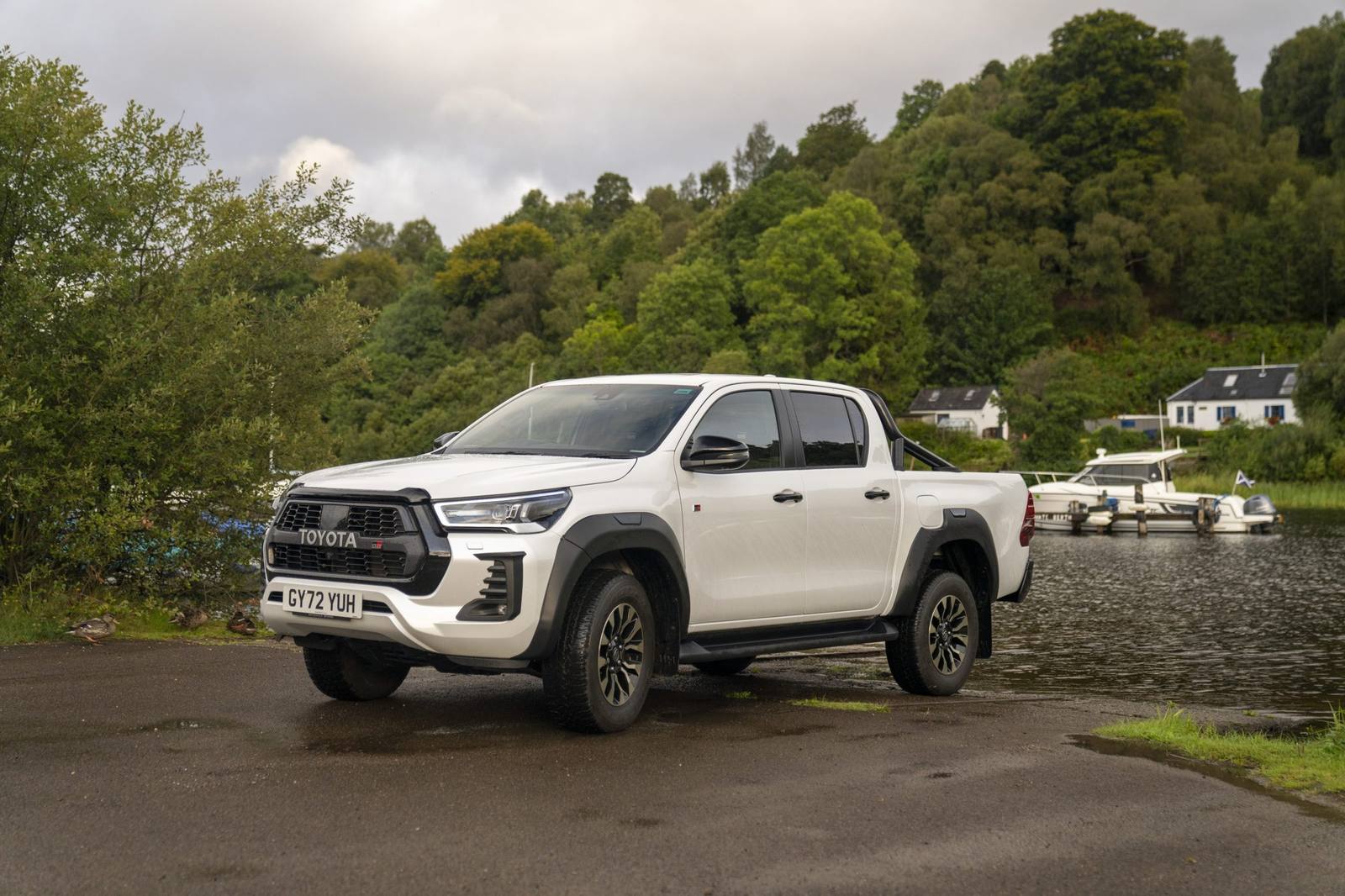 AN120 2.8 GR Sport 48V Mild Hybrid