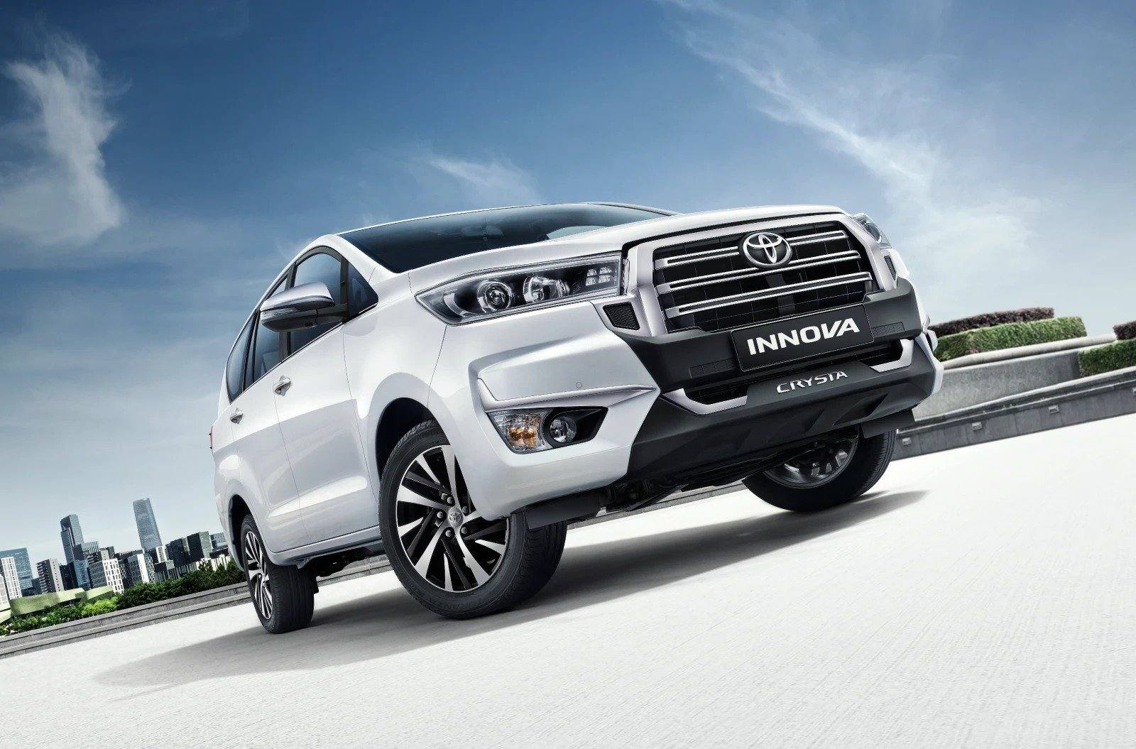 Innova Crysta 2.7 VVT-i Manual