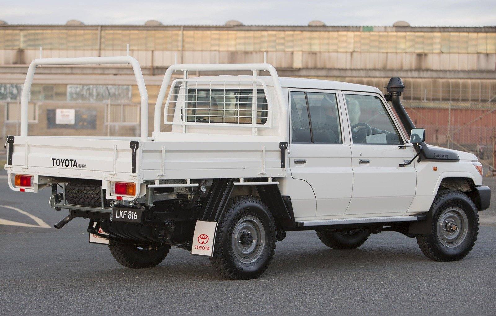 VDJ79 4.5 V8 Double Cab Pickup