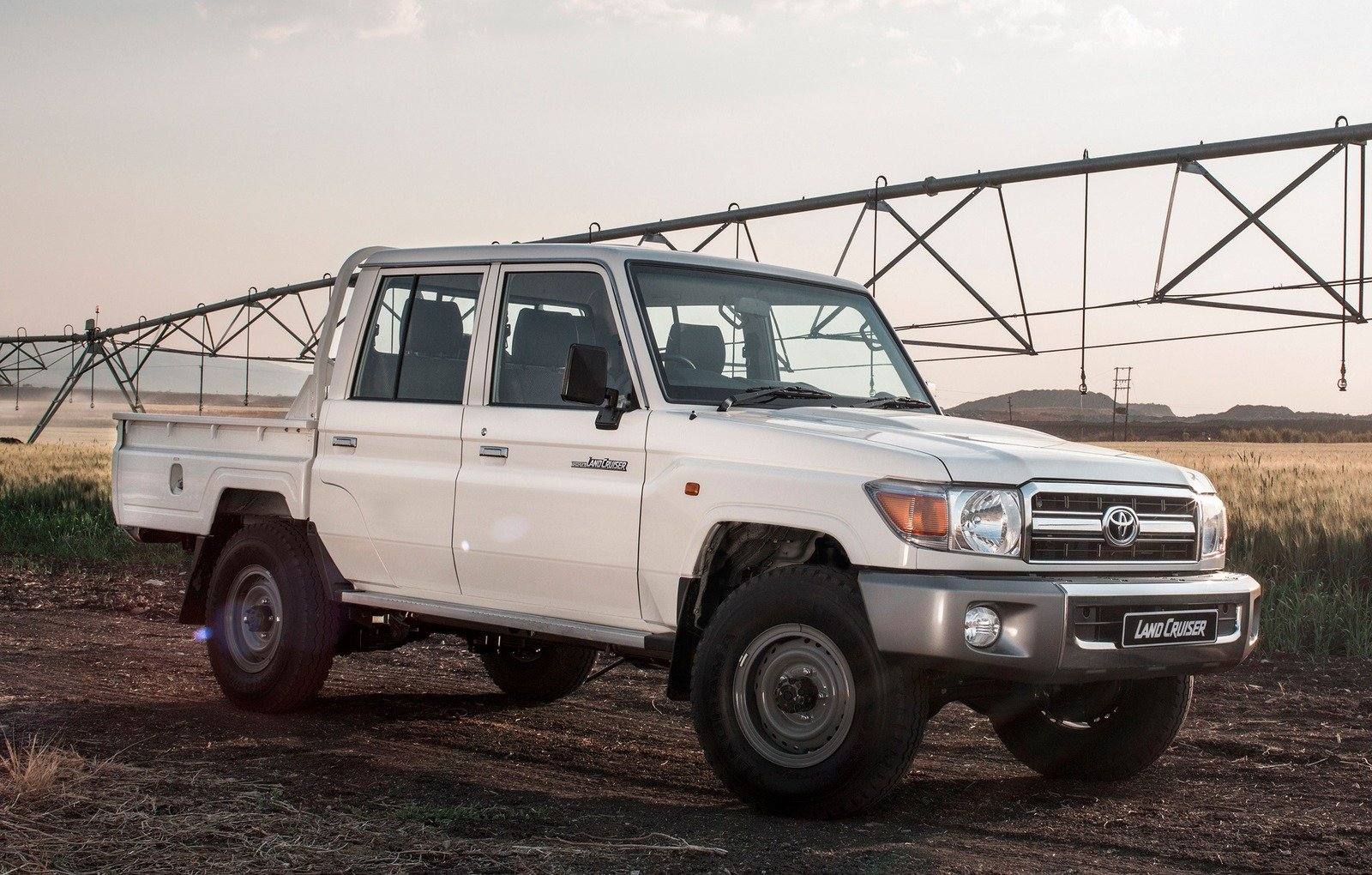 VDJ79 4.5 V8 Double Cab Pickup