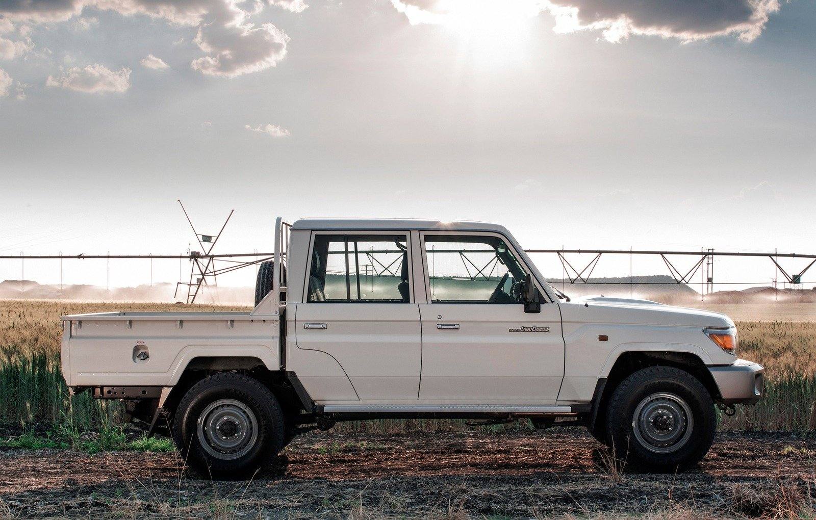 VDJ79 4.5 V8 Double Cab Pickup