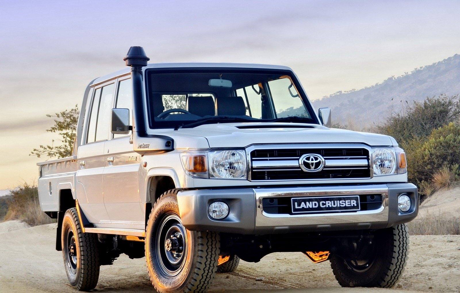 VDJ79 4.5 V8 Double Cab Pickup