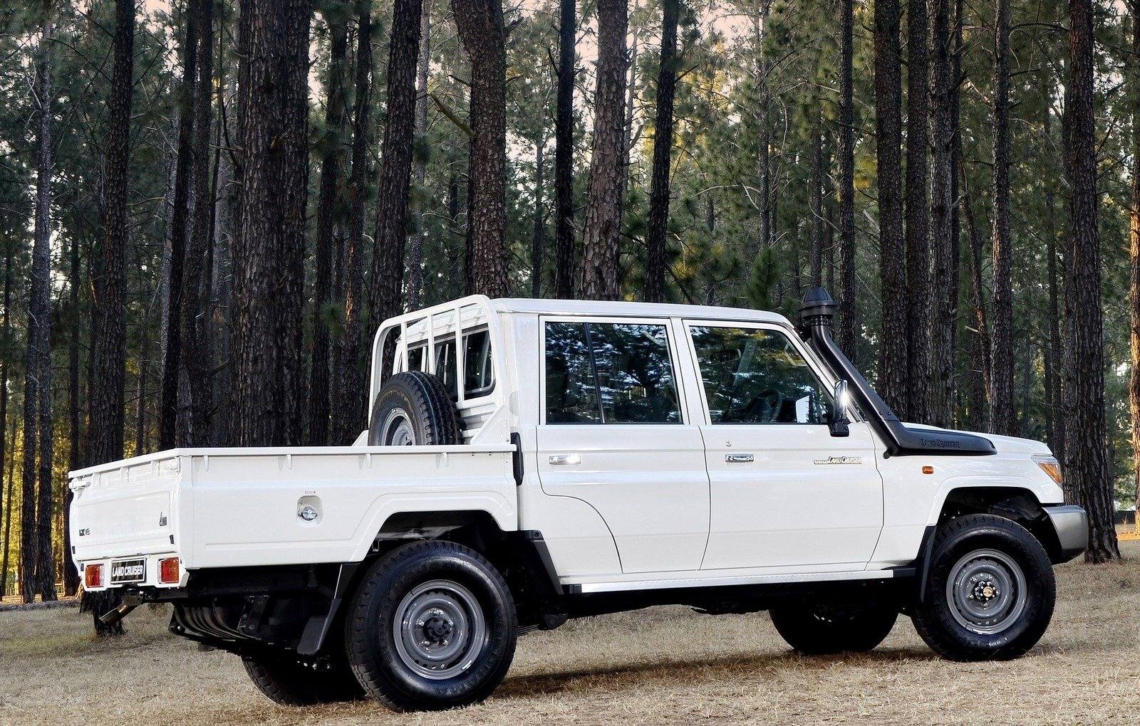 VDJ79 4.5 V8 Double Cab Pickup