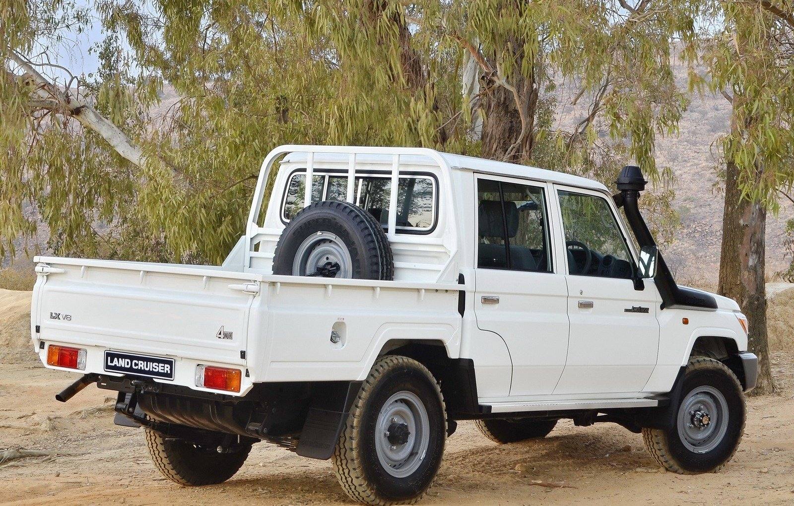 VDJ79 4.5 V8 Double Cab Pickup