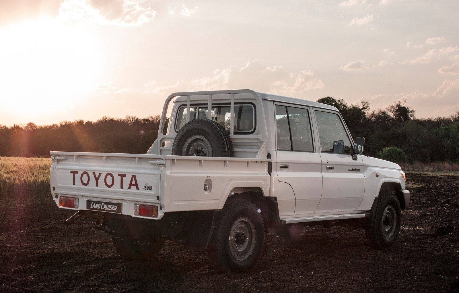 VDJ79 4.5 V8 Double Cab Pickup