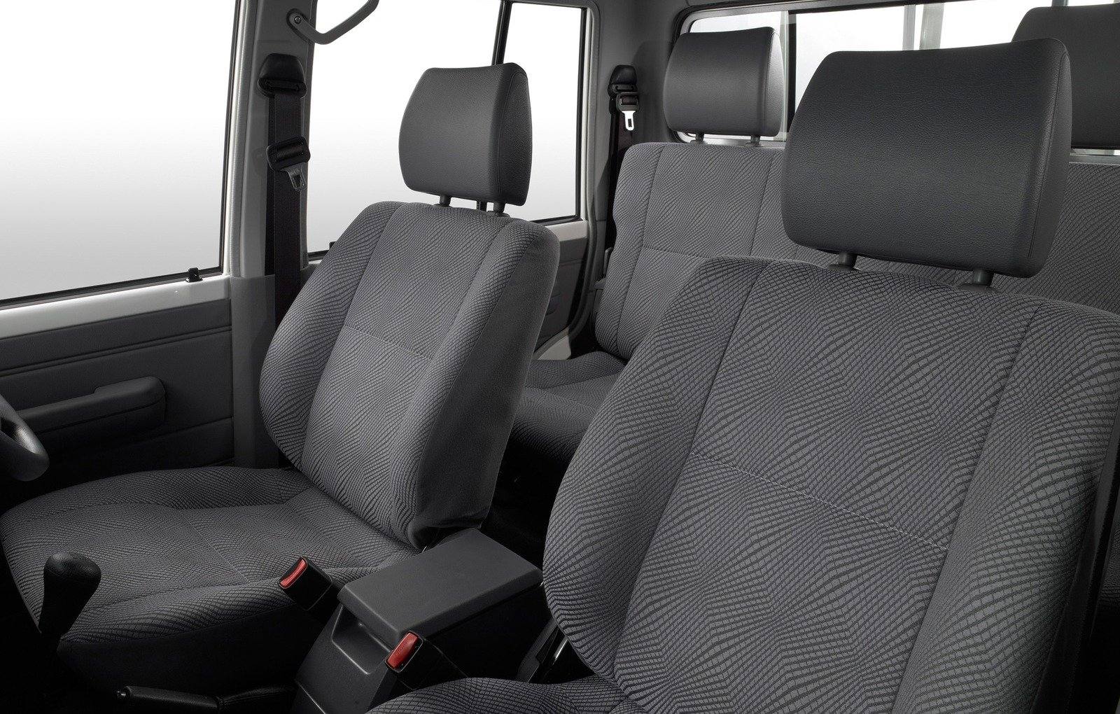 VDJ79 4.5 V8 Double Cab Pickup