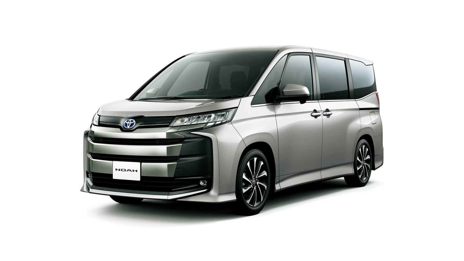 Noah Hybrid E-Four (R90)