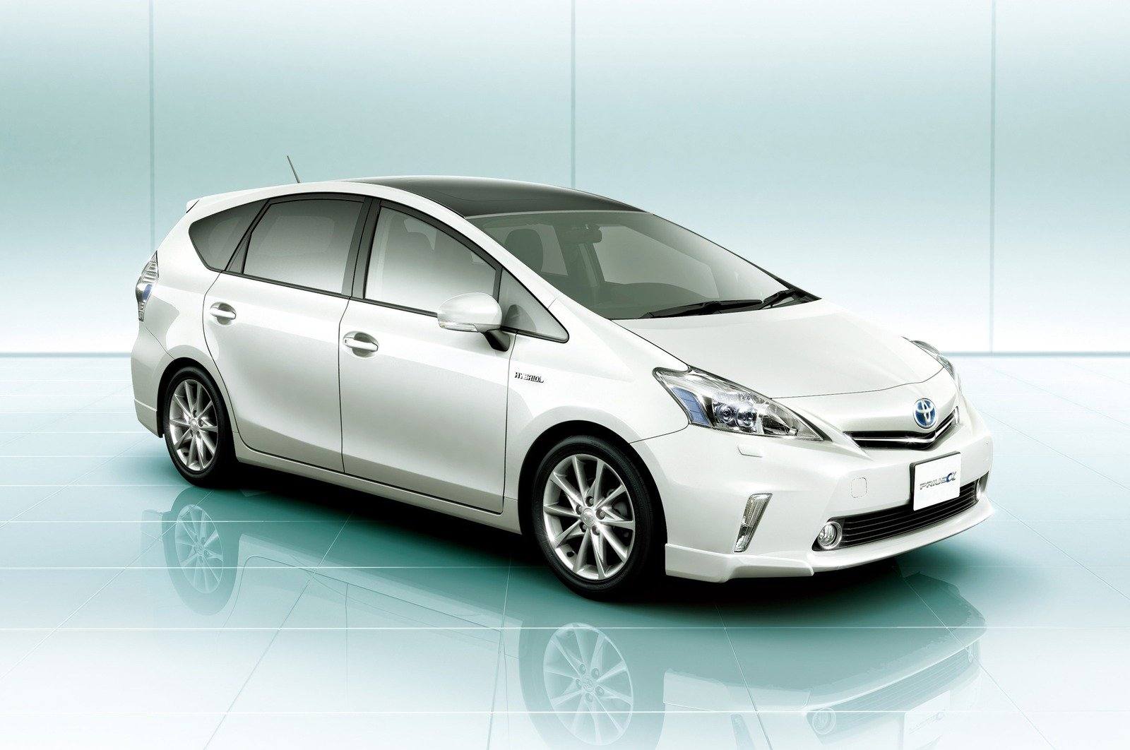 Prius alpha Japan 5-seat