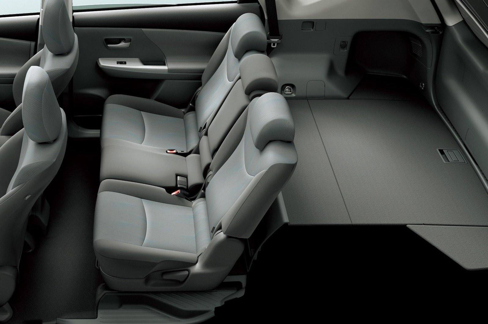 Prius alpha Japan 7-seat