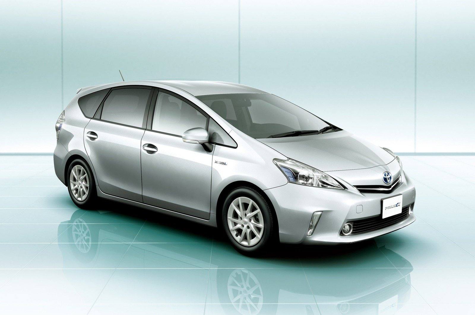 Prius alpha Japan 5-seat