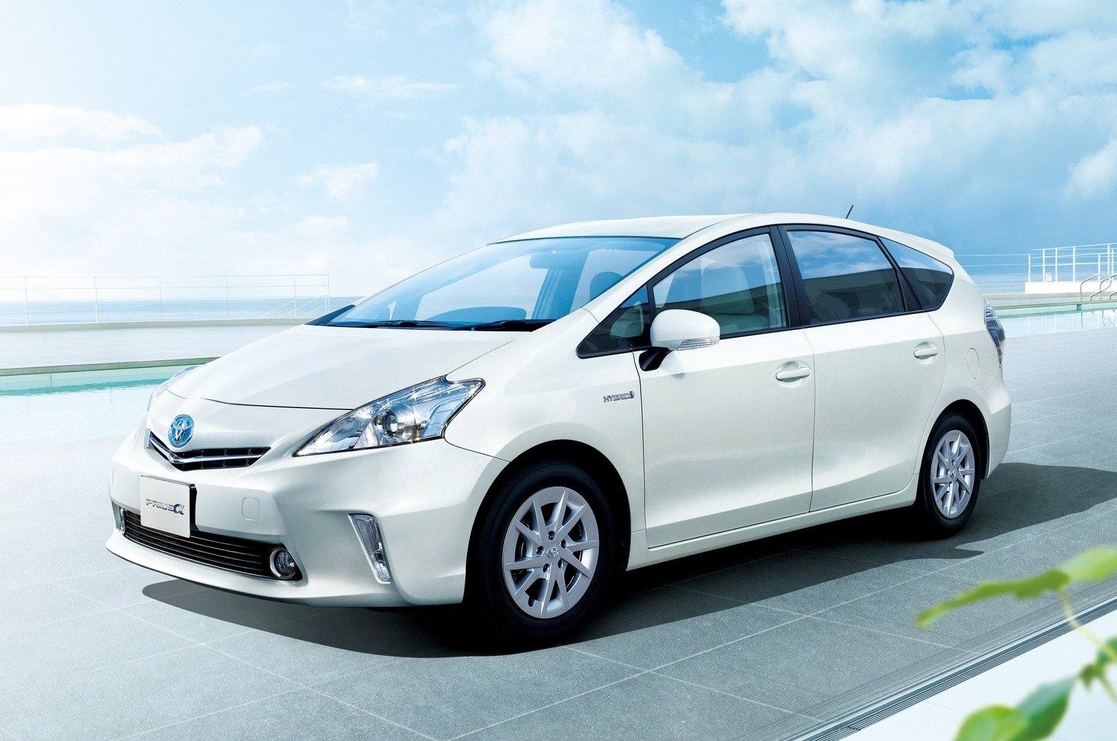 Prius alpha Japan 5-seat