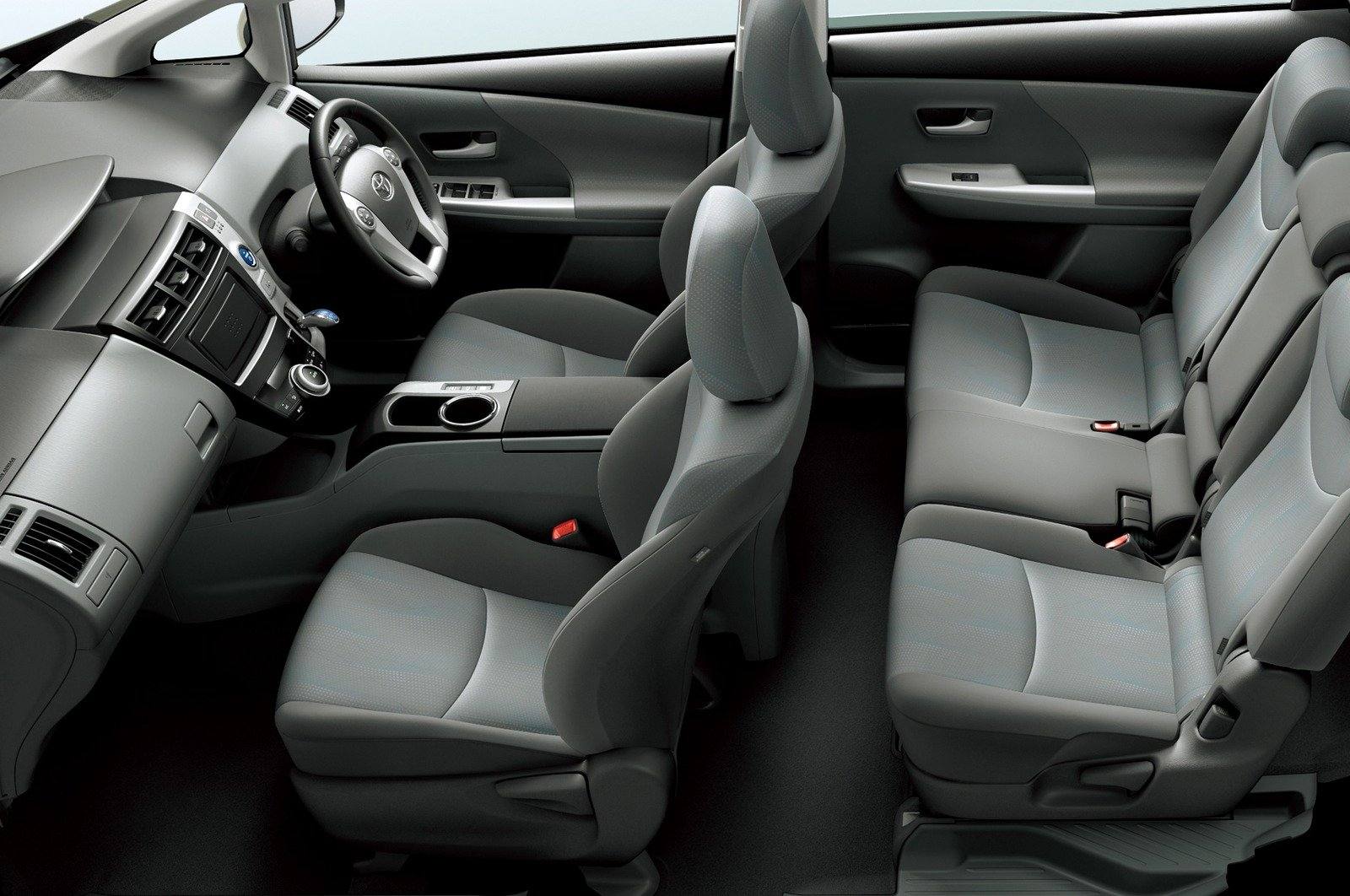 Prius alpha Japan 5-seat