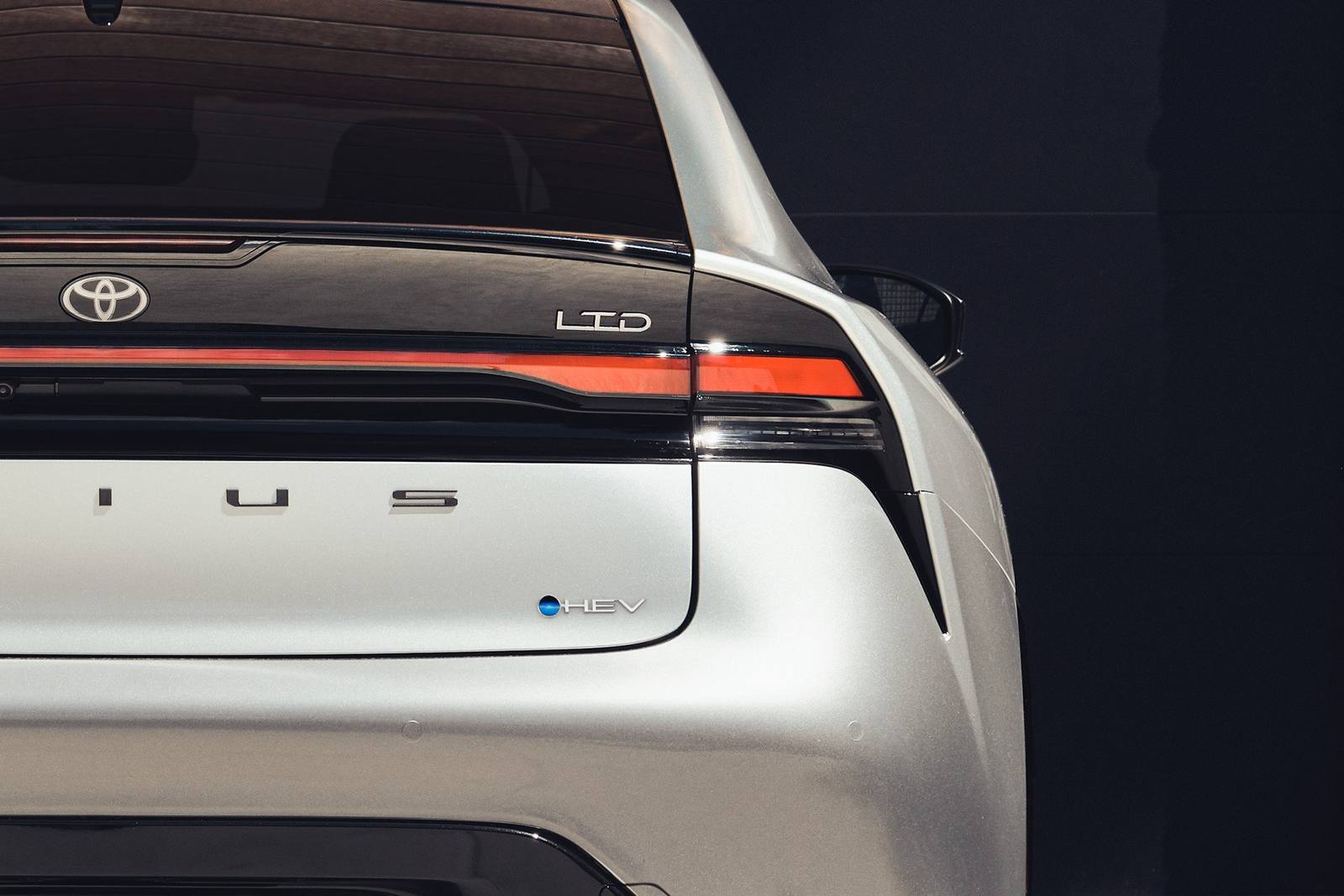 XW60 2.0 Hybrid AWD US