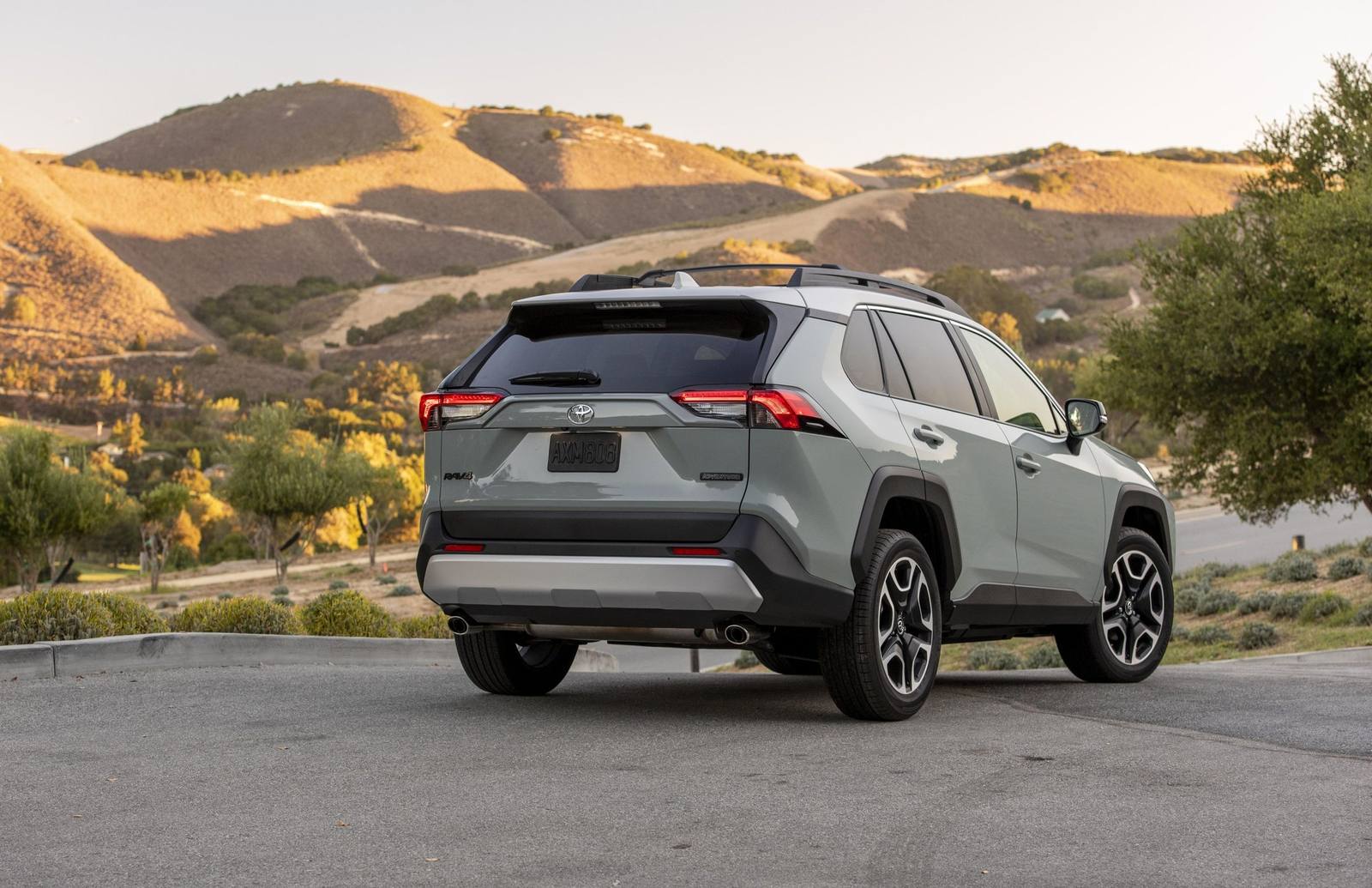 XA50 2.5 Hybrid AWD-i (US)