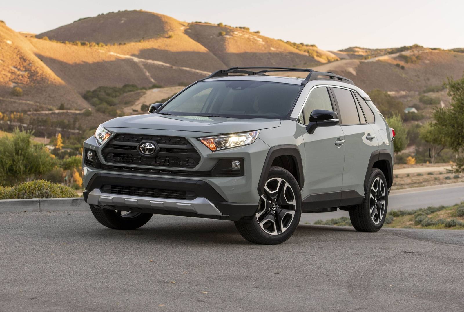 XA50 2.5 Hybrid AWD-i (US)